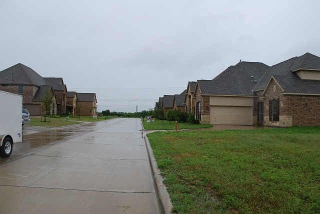 2nd image of 6907 Golf Green Dr