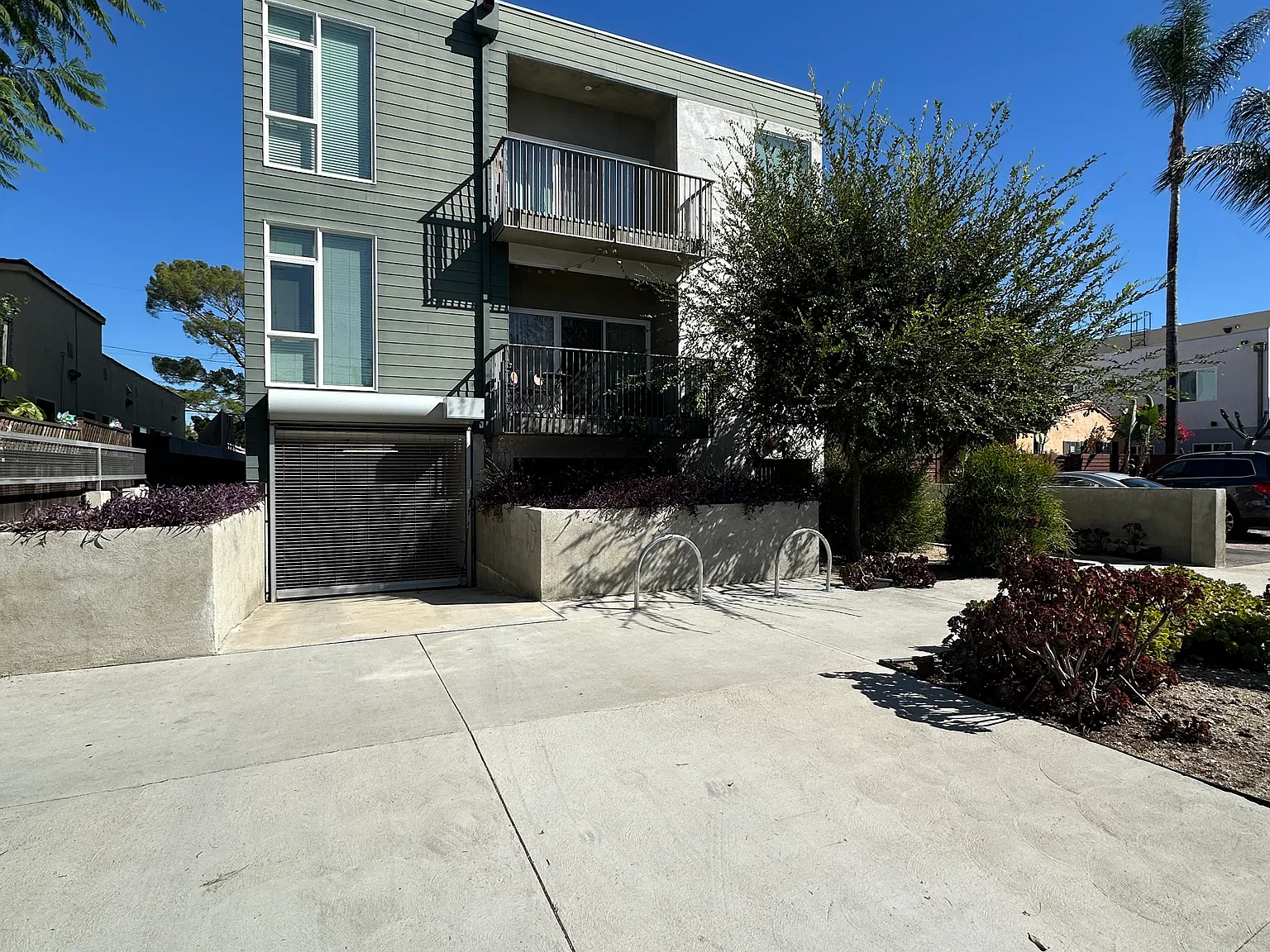 3 bed, 2.5 bath, 1600 sqft, $4,000 — Photo 2