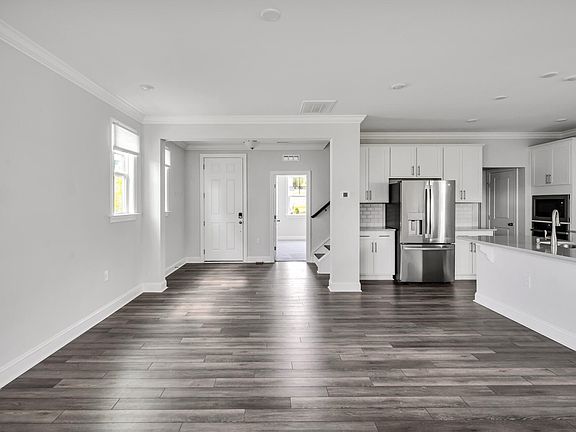 2nd image of 118 Sea Cave Ln