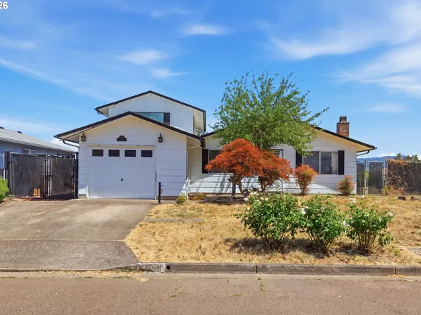 395 Park Ln, Harrisburg, OR 97446