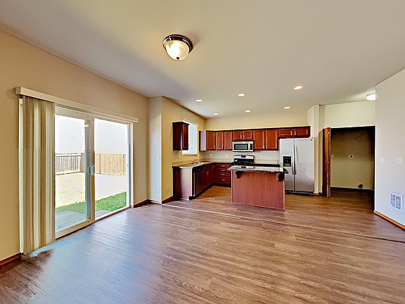 5th image of 2107 178th St E