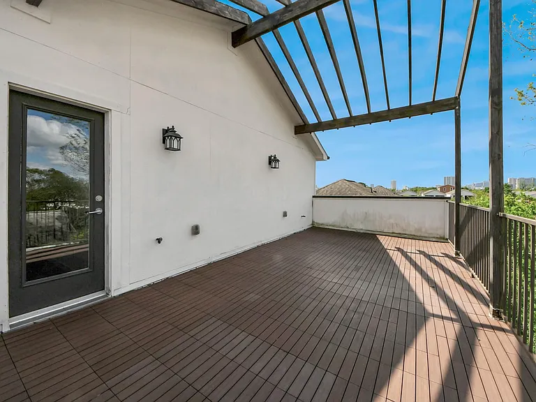 1716 Stuart St — Photo 36