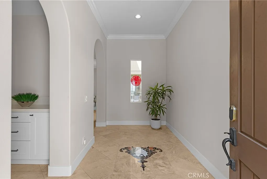 5 bed, 4.5 bath, 4100 sqft, $16,800 — Photo 2