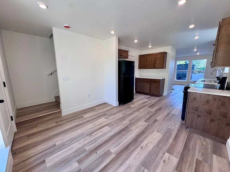 Brand New, Beautiful Townhomes! 2 & 3 Bedrm Units Available — Photo 40