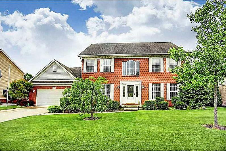 1st image of 2920 Parkwood Dr