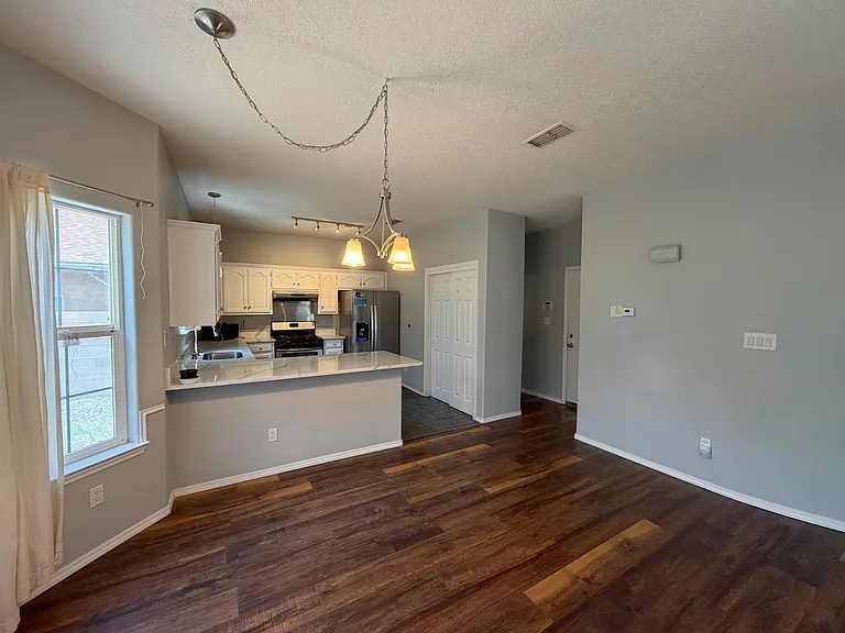 7300 Tricia Rd NE — Photo 8