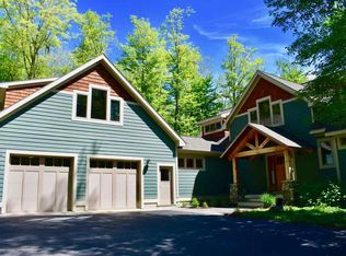 961 Country Knolls Dr, Harbor Springs, MI 49740