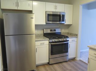 234 Ravenswood Rd, Englishtown, NJ 07726