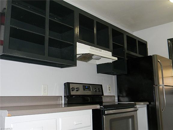 3rd image of 949 Silver Ave