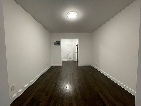 4th image of 311 W 55th St APT 4D