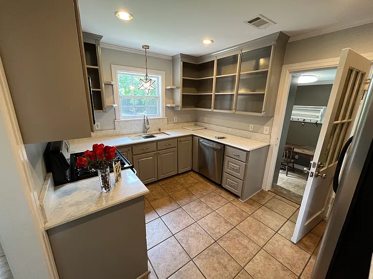 1306 Spencer Ave — Photo 12