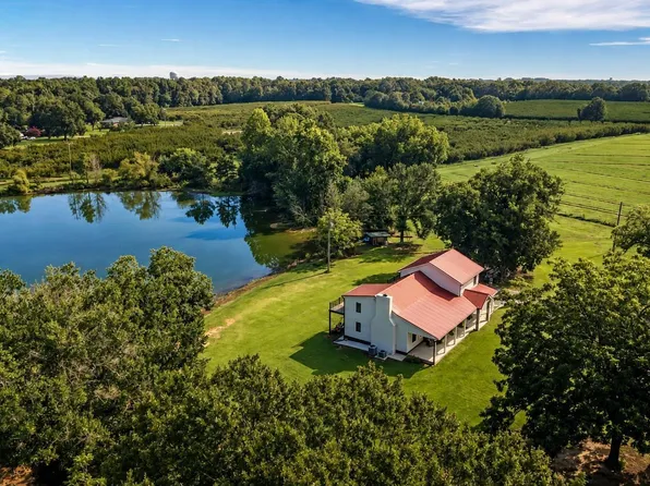 959 Turkey Farm Rd, Chesnee, SC 29323