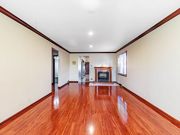4th image of 11153 S Avenue L