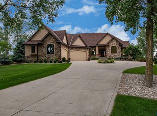 858 E Sawgrass Trl, Dakota Dunes, SD 57049
