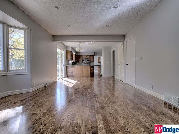 5th image of 515 S 119th St