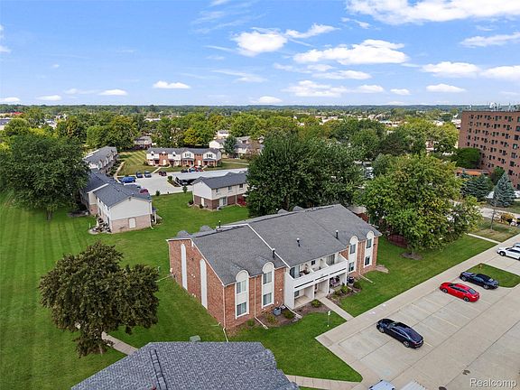 4th image of 44481 Savery Dr
