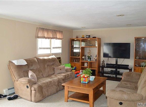4th image of 15 Fairlane Dr