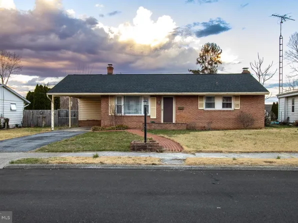 1114 Circle Dr, Martinsburg, WV 25401