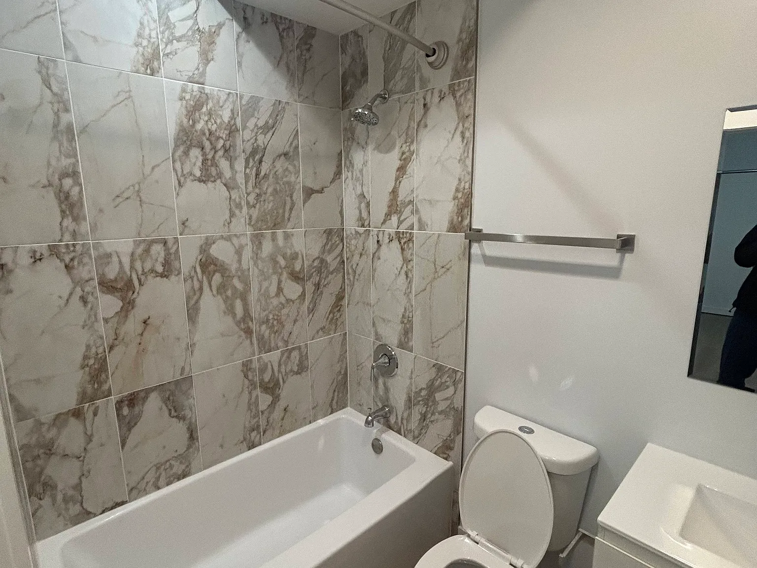 2 bed, 800 sqft, $2,500 — Photo 4