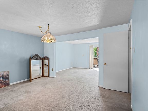 4th image of 128 Arrowood Dr