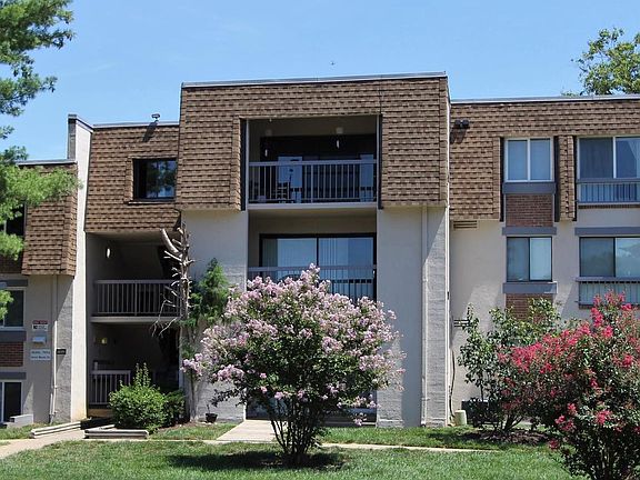 2nd image of 7952 Seven Woods Dr APT E