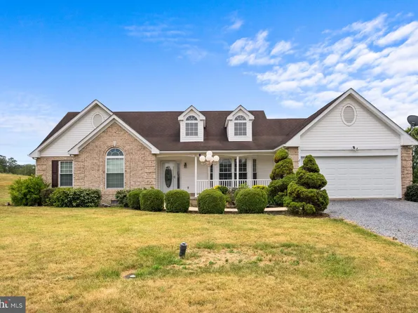 582 7th St, Luray, VA 22835