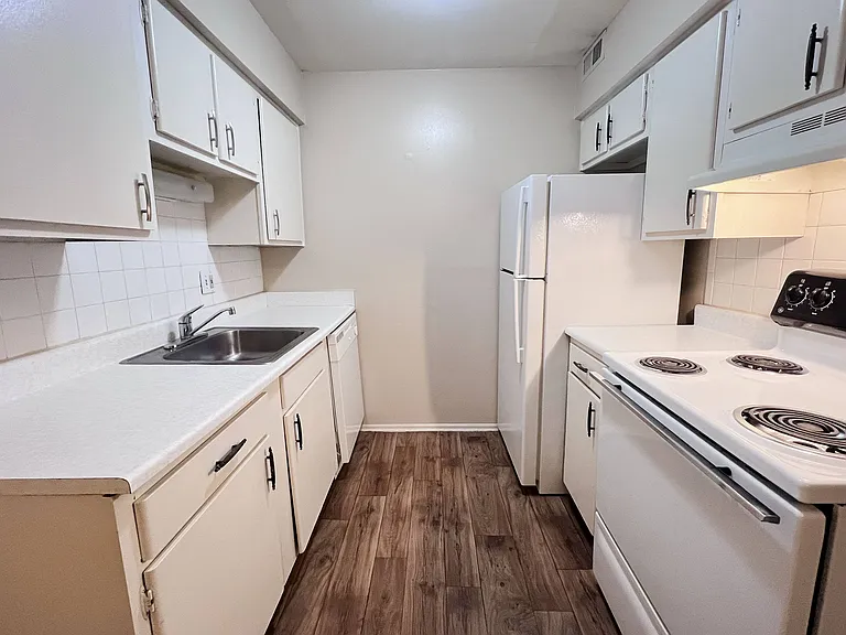 Crown Ridge Apartments — Photo 38