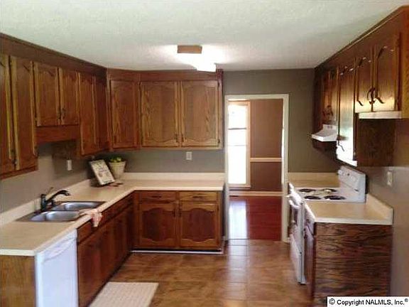 3rd image of 114 NW Brookview Dr