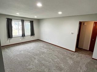 8865 Holmes St, Omaha, NE 68127