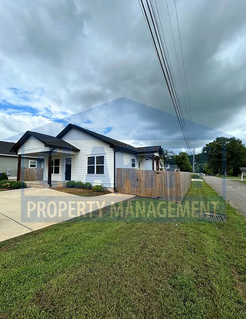 Three bedroom single level home! — Photo 2
