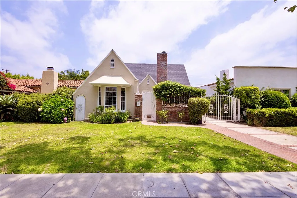4 bed, 2349 sqft, $9,500 — Photo 1