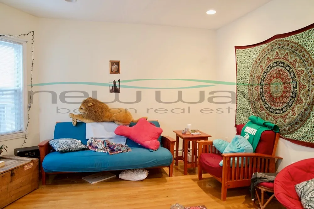 4 bed, 1300 sqft, $6,400 — Photo 2