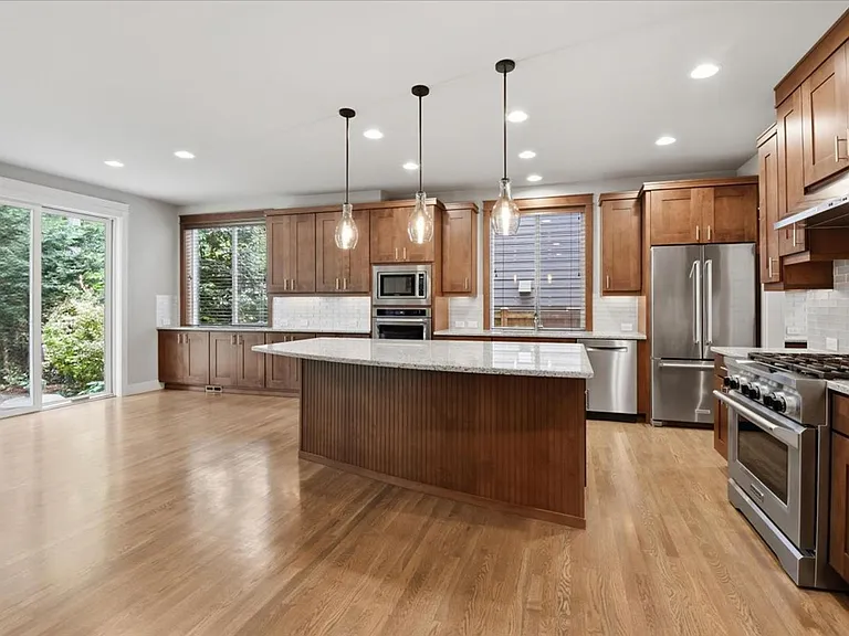 21384 NE 9th Pl — Photo 10