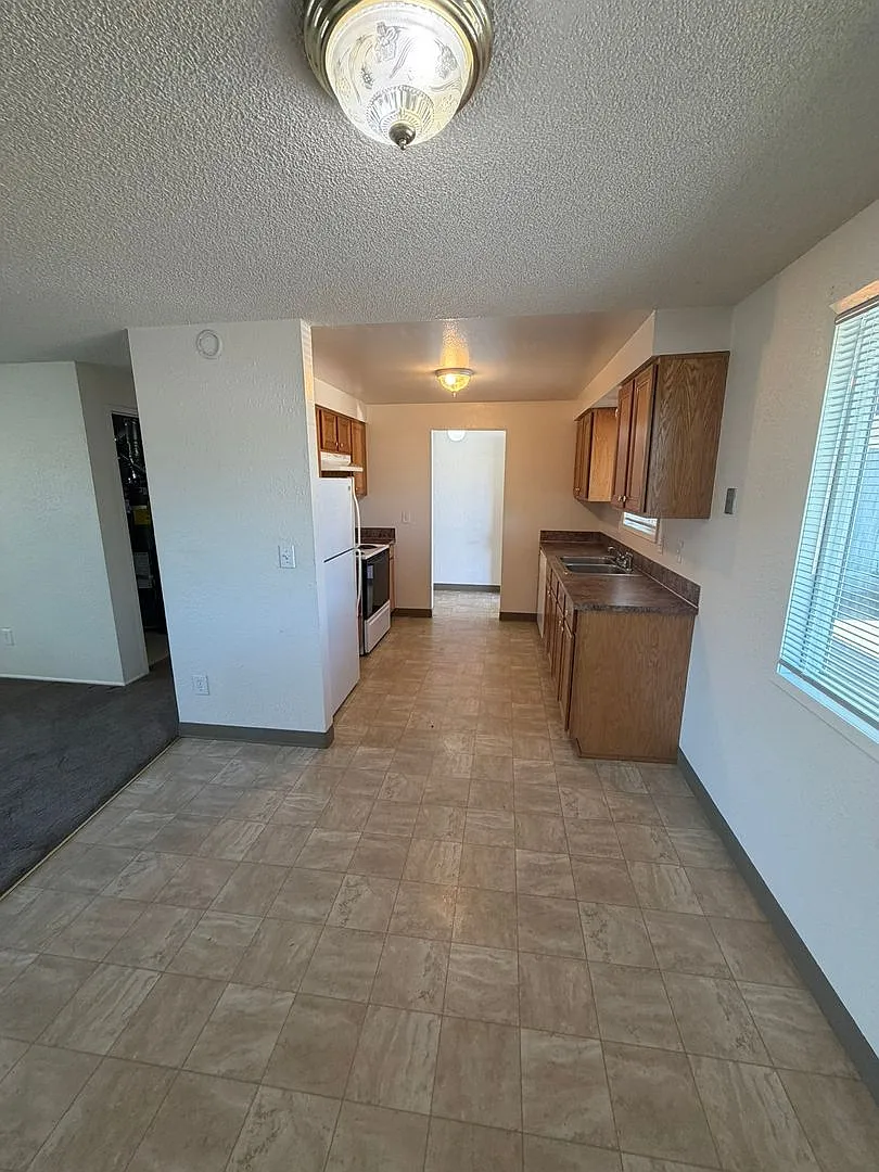 2523 Pine Ln SE — Photo 4