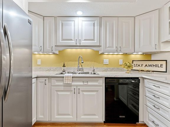 3rd image of 693 Tall Oaks Dr