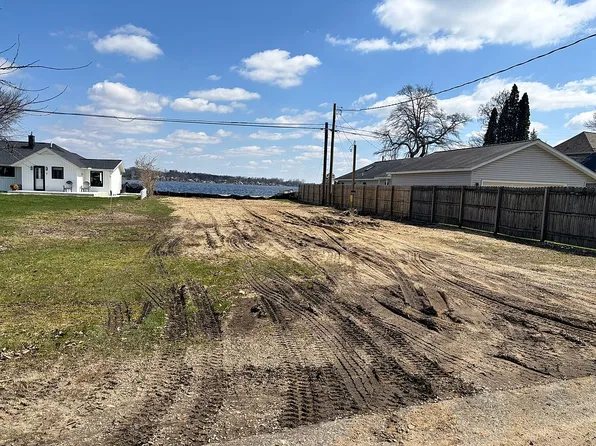 527 S Shore Dr, Portage, MI 49002
