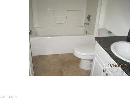4th image of 1074 Dearborn St