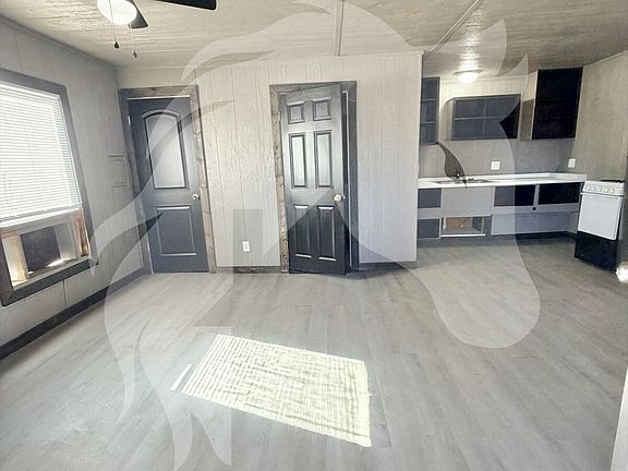 2nd image of 334 1/2 S Pine St