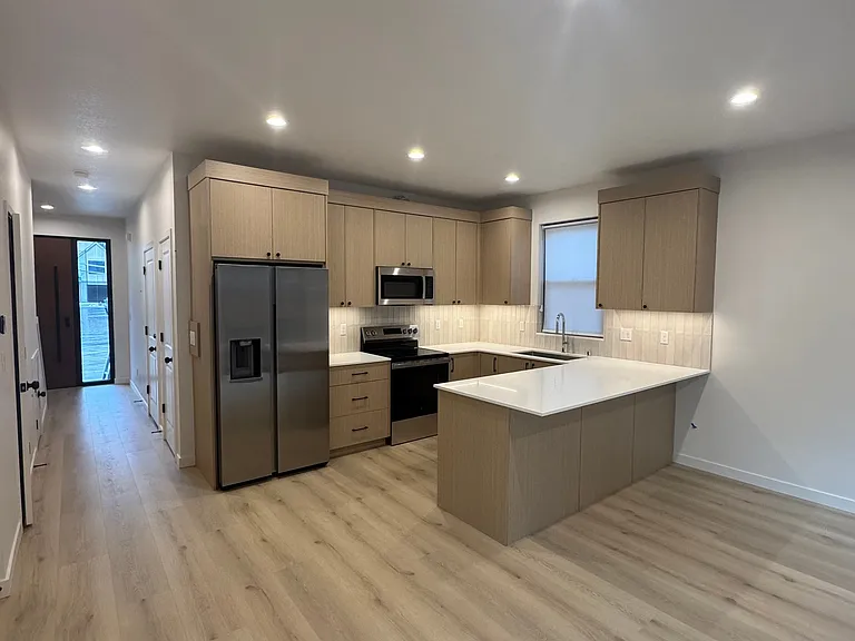 520 NE 117th Ave #612-B — Photo 2