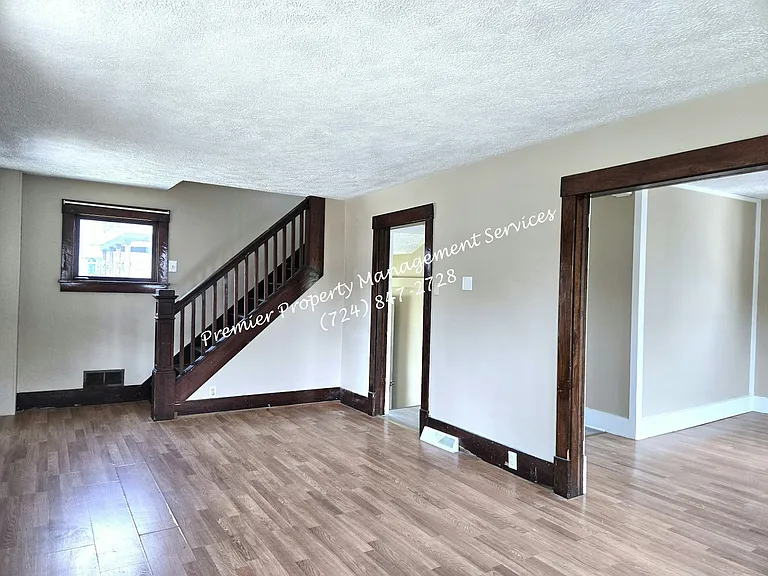 407 Bridge St — Photo 2