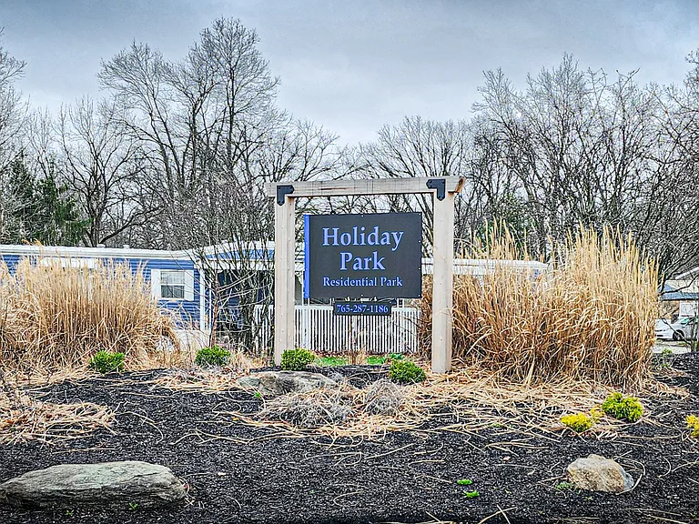 3500 W Brookfield Dr #21 — Photo 2