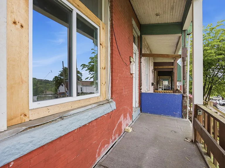 616 Lillian St — Photo 4