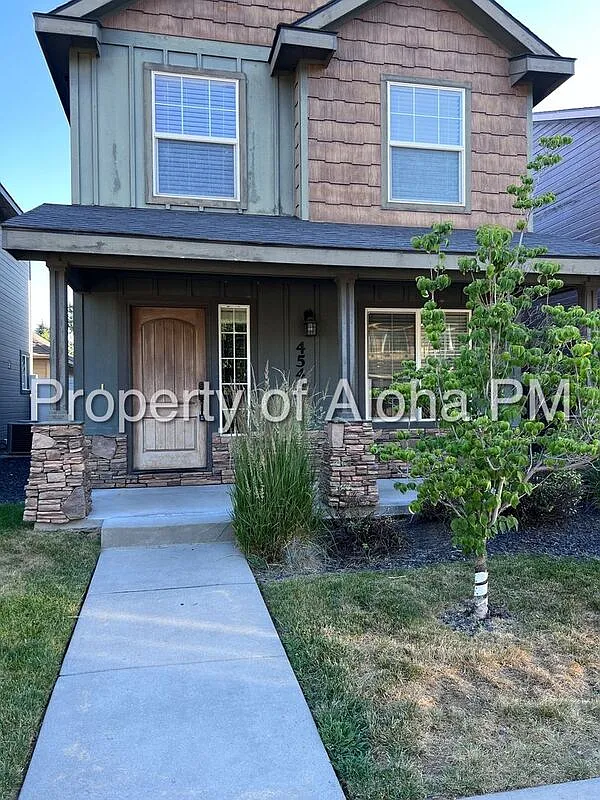 3 bed, 2.5 bath, 1320 sqft, $2,351 — Photo 2