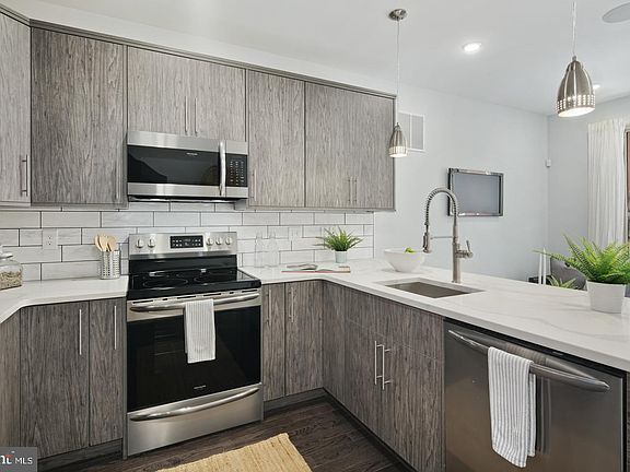 3rd image of 1827 N Marshall St #A