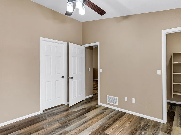 5686 Sunshade Point — Photo 39