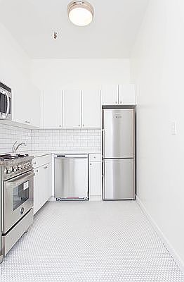 5th image of 65 4th Ave APT 6A