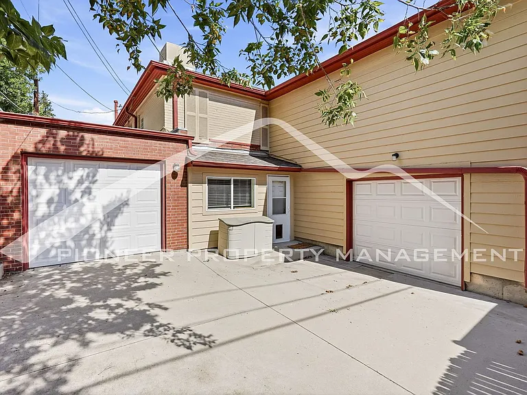 4215 W Byron Pl — Photo 27