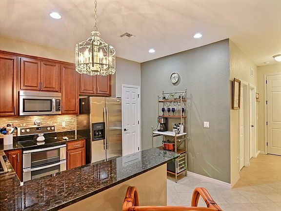 5th image of 6385 Oxford Cir
