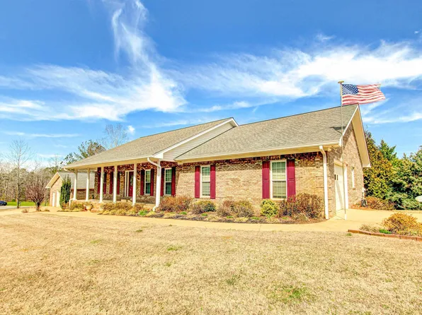 144 Bluffs Cir, Wedowee, AL 36278