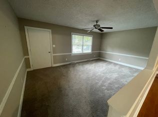 1722 Meadowbrook Ln W, Wilson, NC 27893